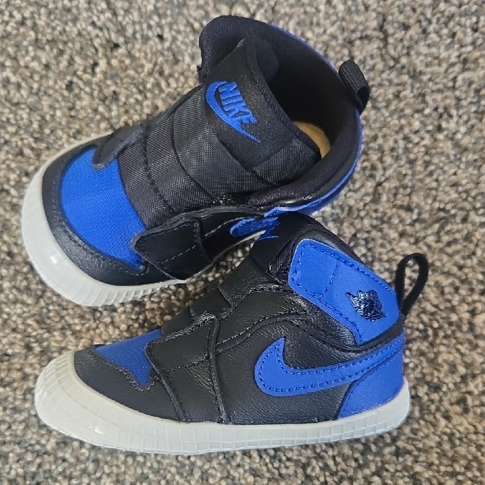 Nike Kids Blue and Black Sneakers